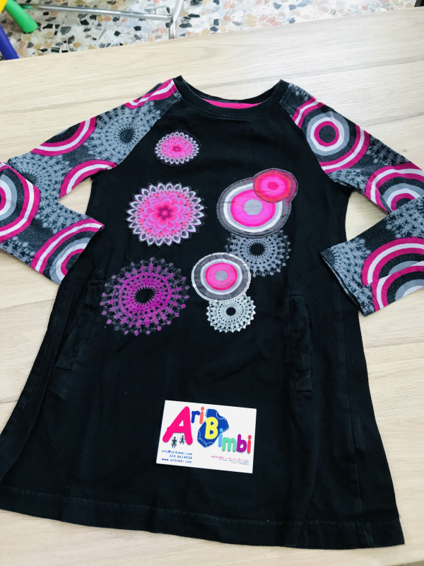 ABITO DESIGUAL 4 ANNI