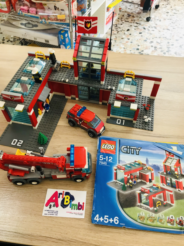 Lego city caserne de pompiers 7945 - Lego