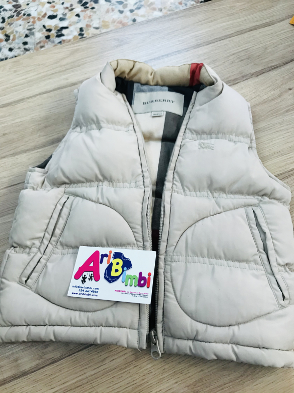 BURBERRY SMANICATO 18 mesi