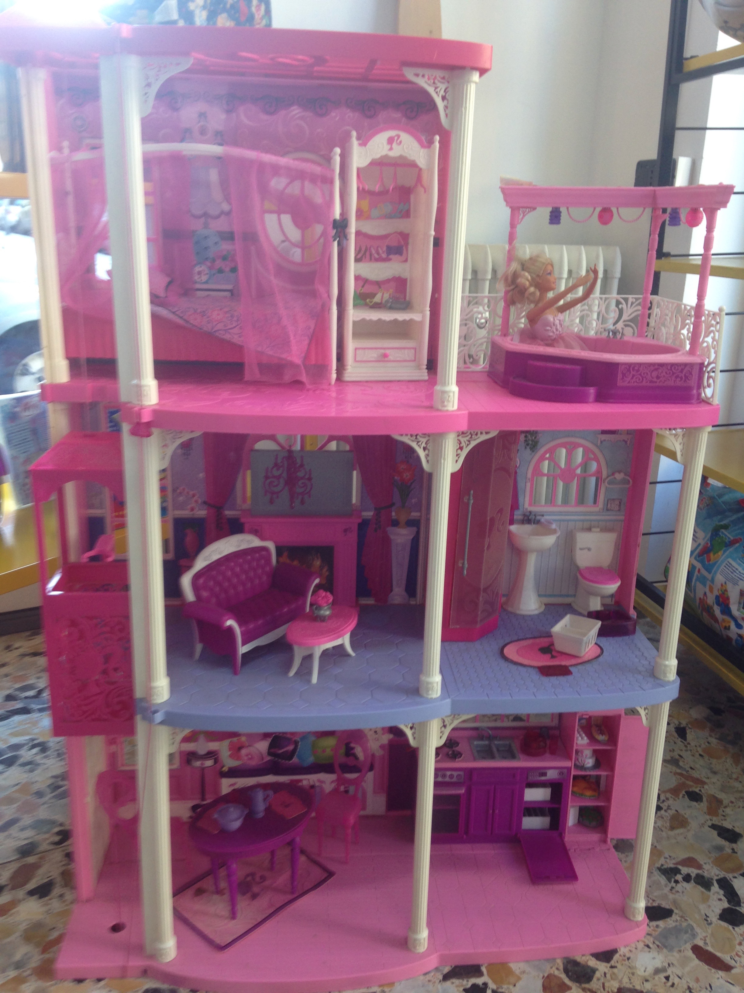 casa barbie con ascensore