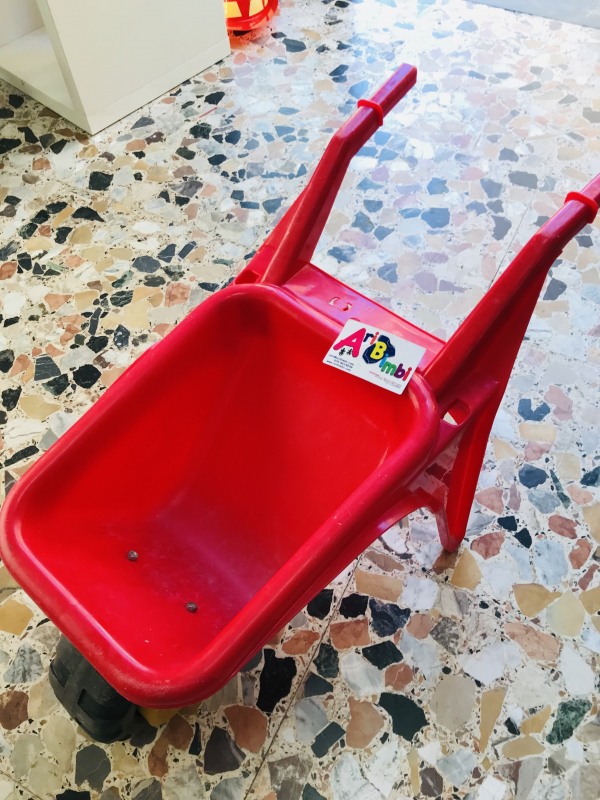 CARRIOLA IN PLASTICA