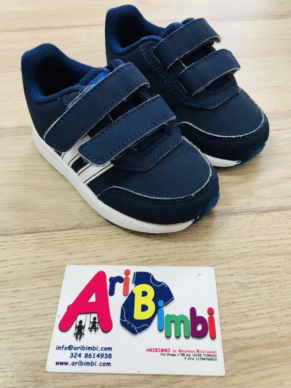 SCARPE ADIDAS N 22, PARI AL NUOVO SCARPE ADIDAS N 22, PARI AL NUOVO