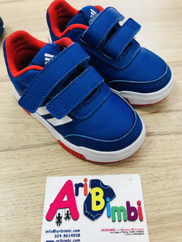 SCARPE ADIDAS N 22, PARI AL NUOVO SCARPE ADIDAS N 22, PARI AL NUOVO