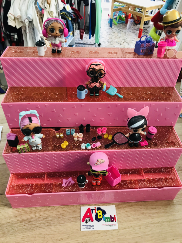 LOL POP UP STORE CON 6 LOL E ACCESSORI